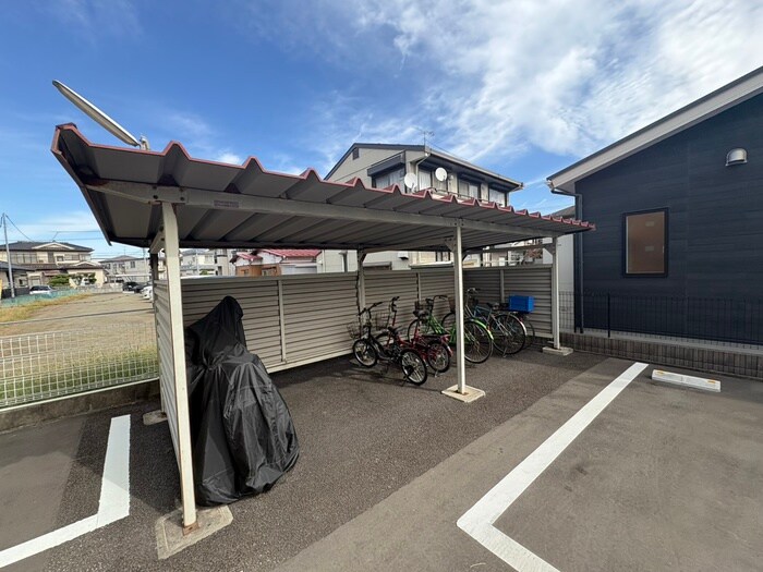 物件外観写真4　(駐輪場)