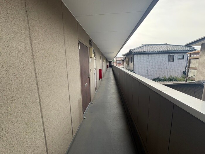 物件外観写真5　(エントランス部分)