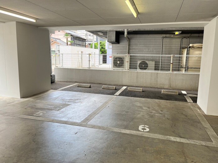 物件外観写真4　(駐車場)