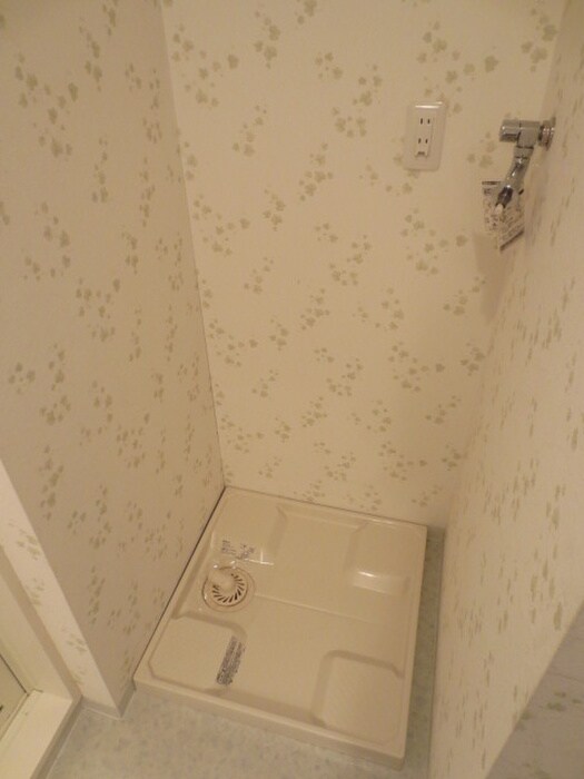 物件内観写真12　(洗濯機置場)