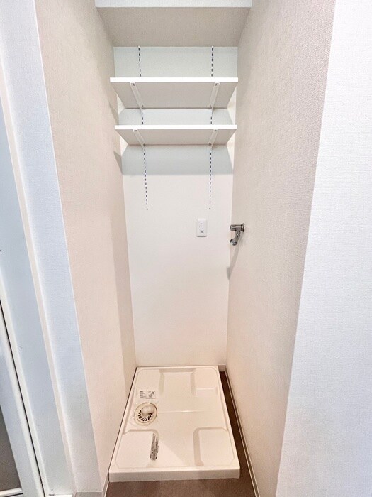 物件内観写真16　(洗濯機置場)