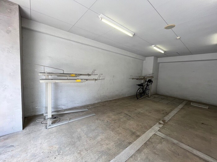 物件外観写真5　(駐輪場)