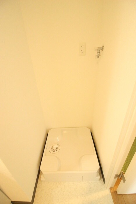 物件内観写真14　(洗濯機置場)