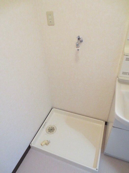 物件内観写真12　(洗濯機置場)