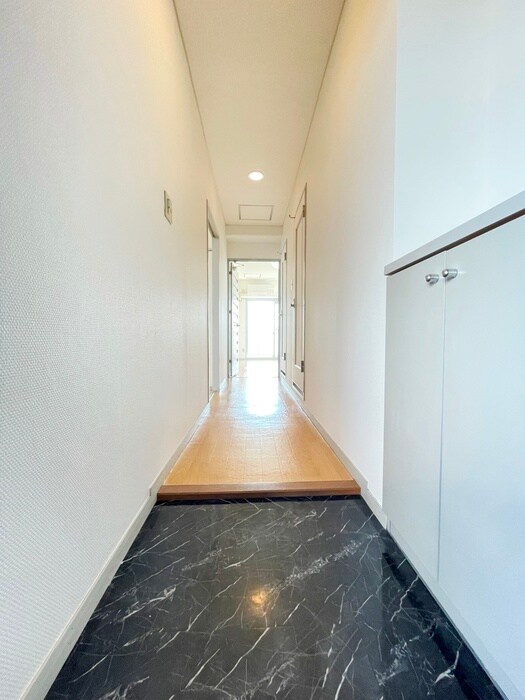 物件内観写真16　(玄関)
