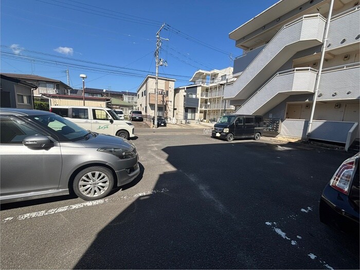物件外観写真2　(駐車場)