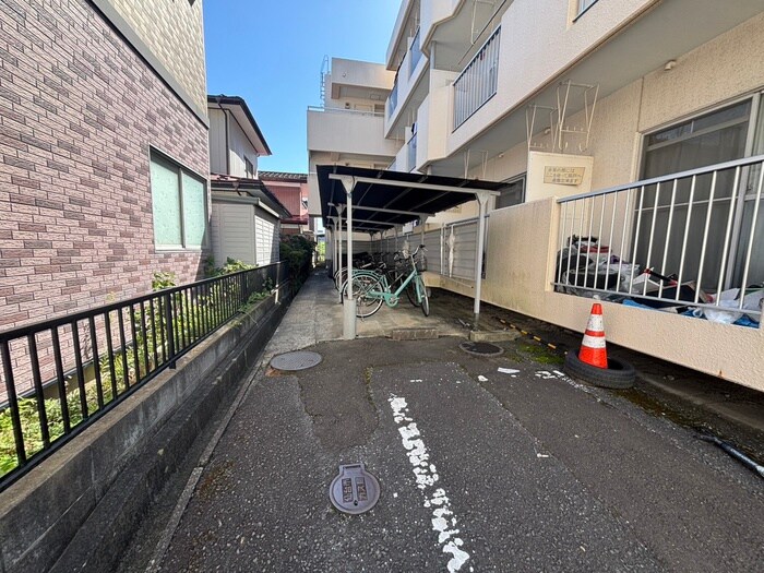 物件外観写真4　(駐輪場)