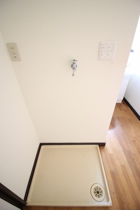 物件内観写真14　(洗濯機置場)