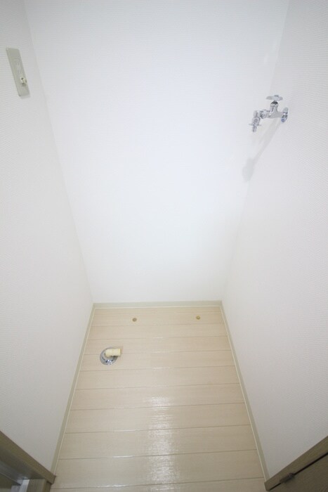 物件内観写真9　(洗濯機置場)