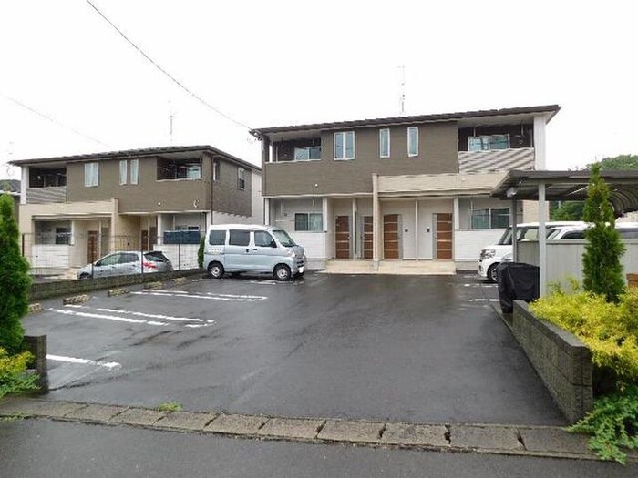 物件外観写真2　(駐車場)