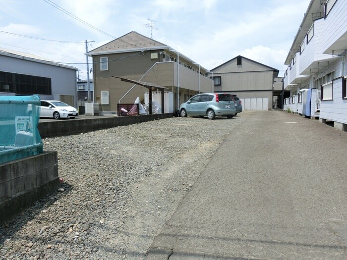 物件外観写真2　(駐車場)