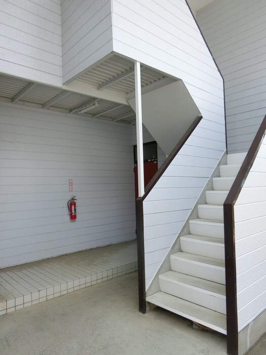 物件外観写真5　(エントランス部分)