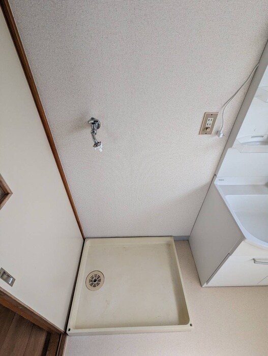 物件内観写真13　(洗濯機置場)