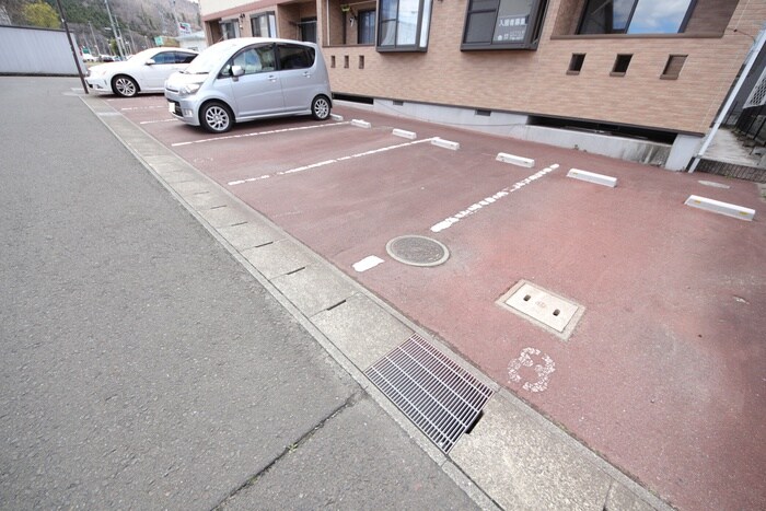 物件外観写真4　(駐車場)