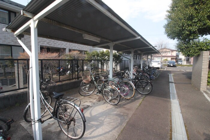 物件外観写真3　(駐輪場)