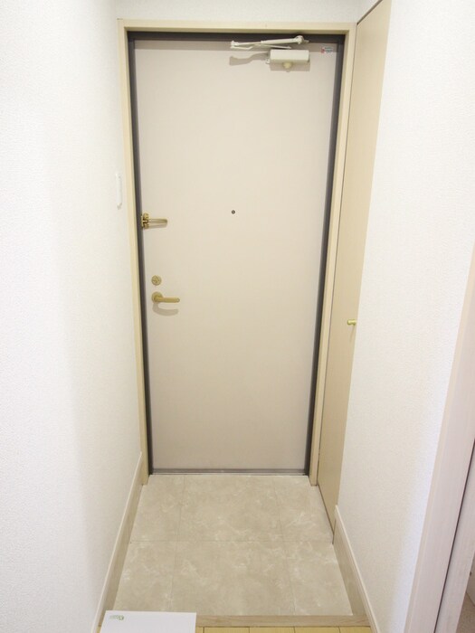 物件内観写真16　(玄関)