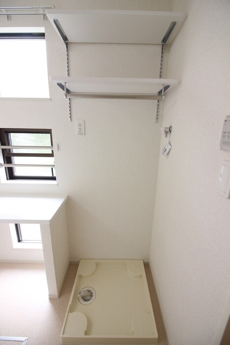 物件内観写真12　(洗濯機置場)