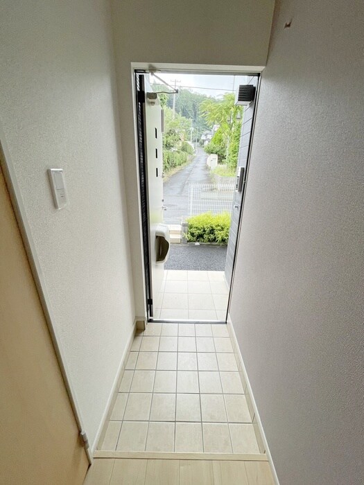 物件内観写真16　(玄関)