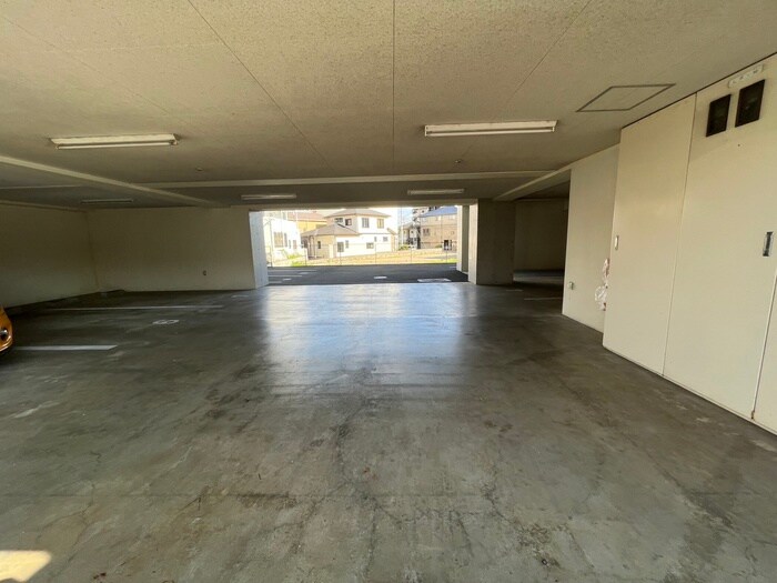 物件外観写真4　(駐車場)