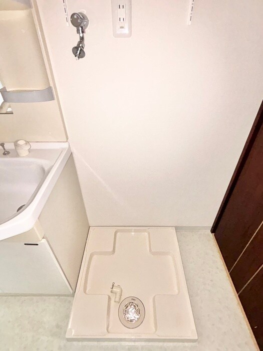 物件内観写真14　(洗濯機置場)