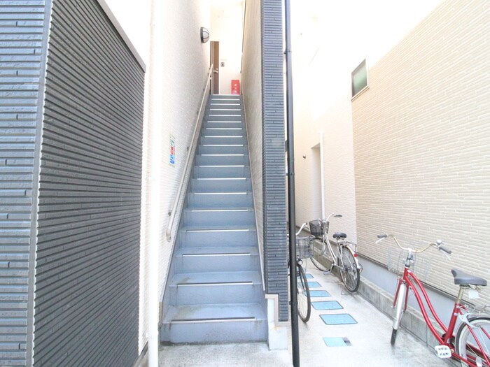 物件外観写真5　(エントランス部分)