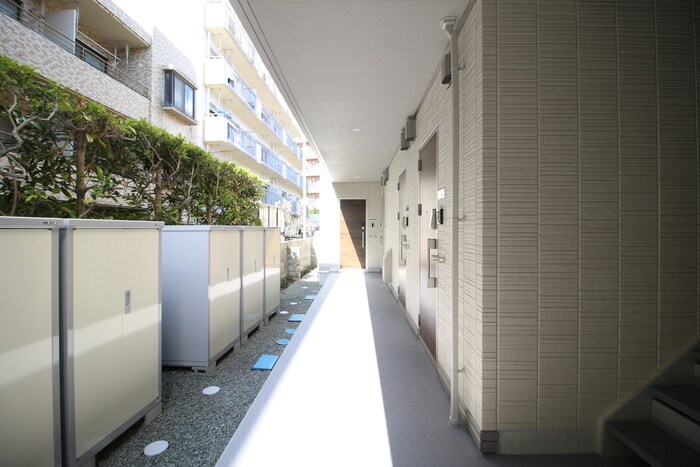 物件外観写真2　(エントランス部分)