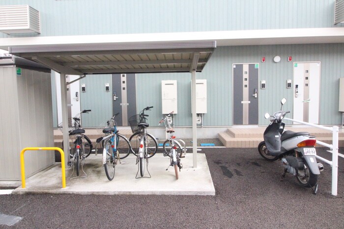 物件外観写真3　(駐輪場)