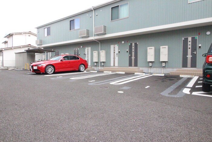 物件外観写真5　(駐車場)