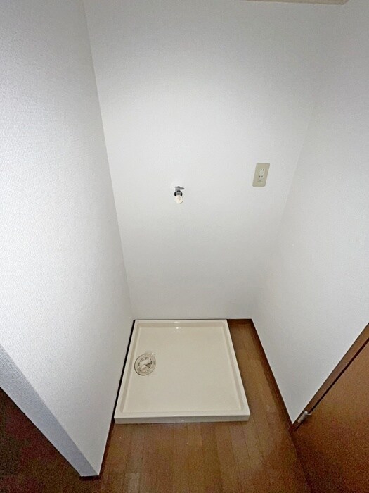 物件内観写真10　(洗濯機置場)