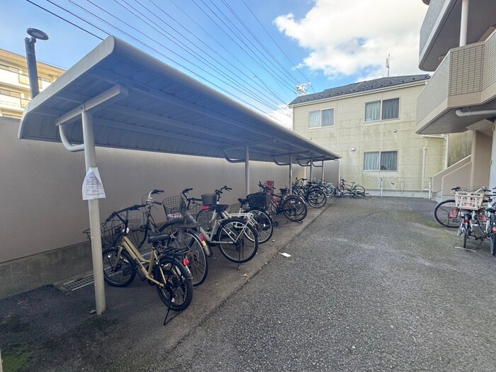 物件外観写真4　(駐輪場)