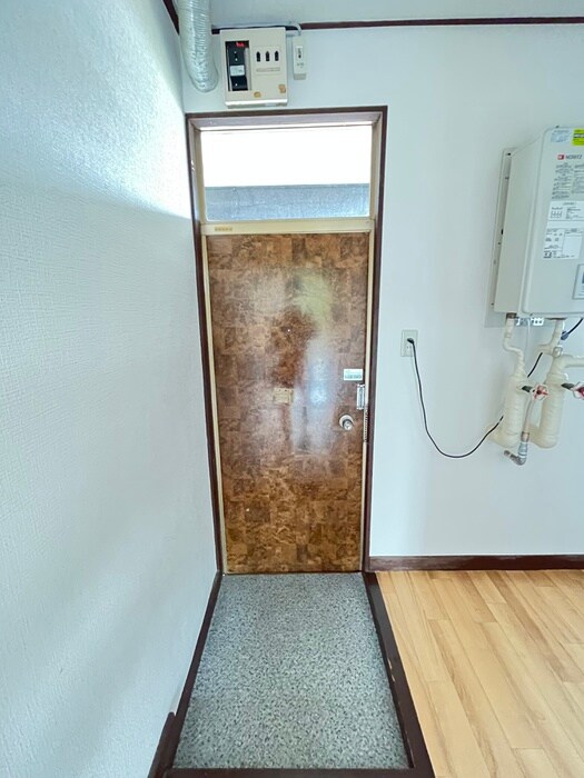 物件内観写真14　(玄関)