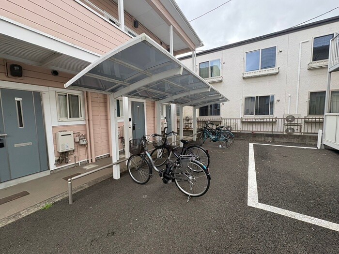 物件外観写真3　(駐輪場)