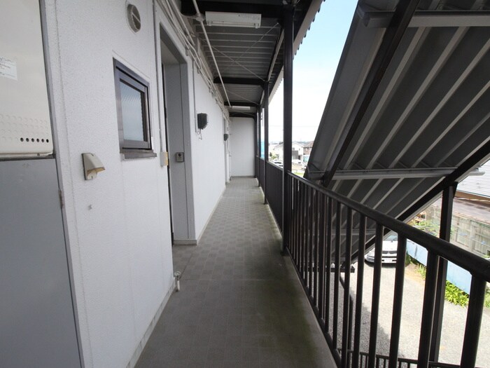 物件外観写真4　(エントランス部分)