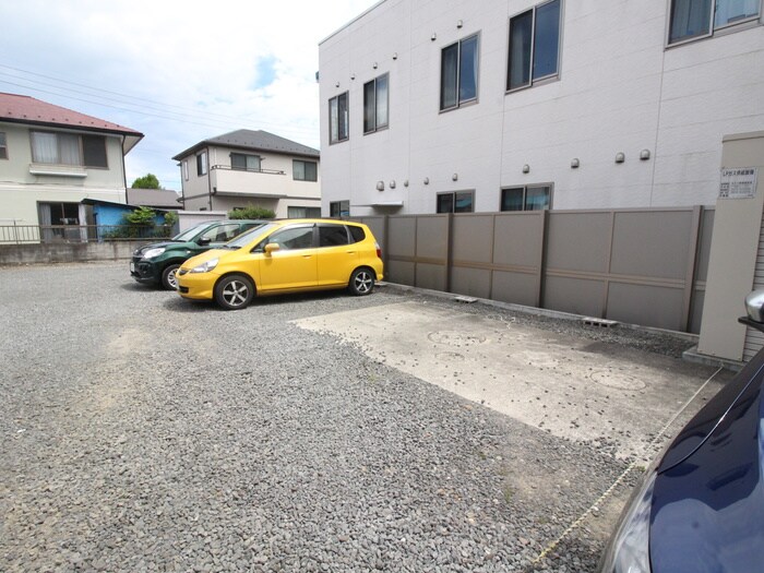物件外観写真5　(駐車場)