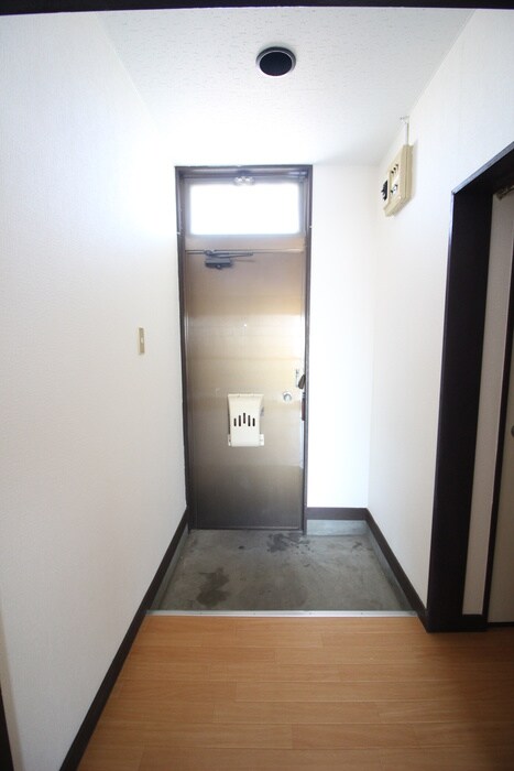 物件内観写真14　(玄関)