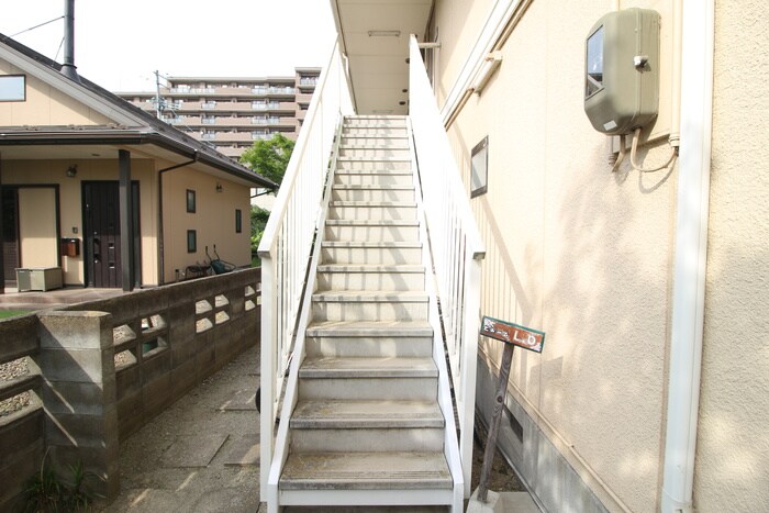 物件外観写真4　(エントランス部分)