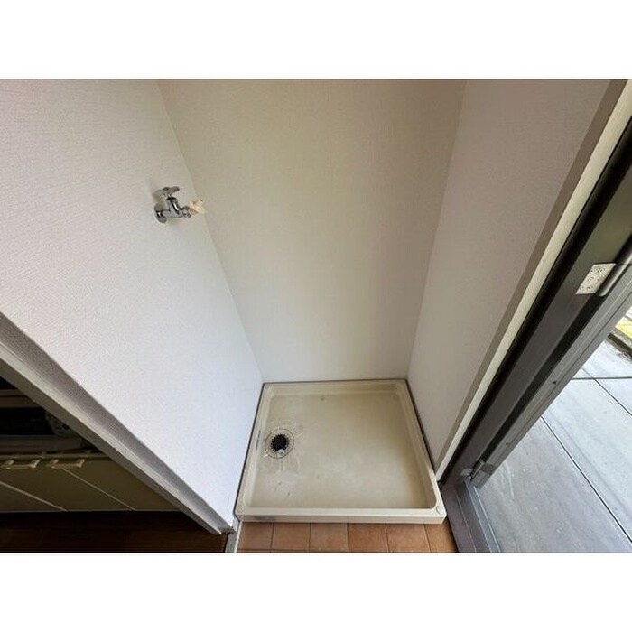 物件内観写真12　(洗濯機置場)