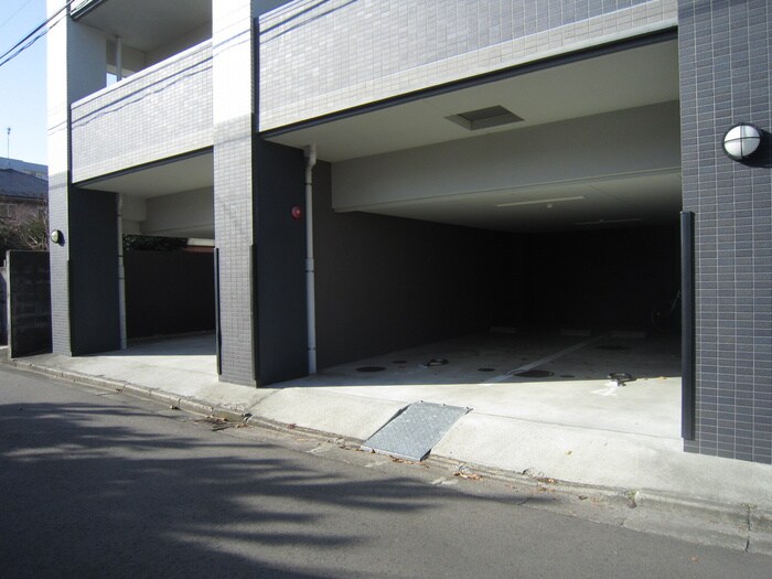 物件外観写真4　(駐車場)