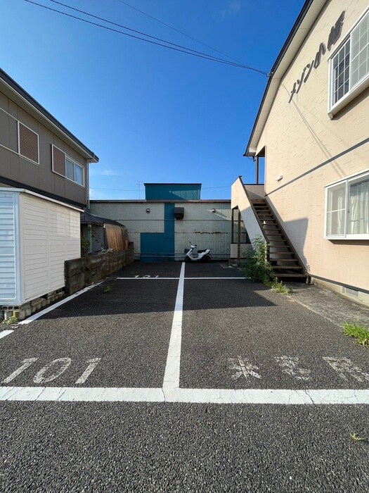 物件外観写真3　(駐車場)