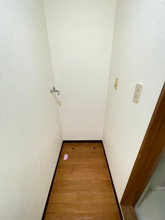 物件内観写真12　(洗濯機置場)