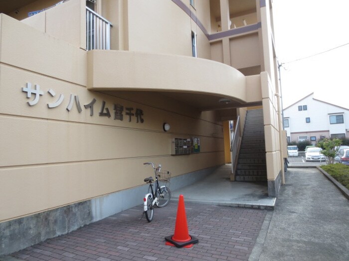 物件外観写真5　(エントランス部分)