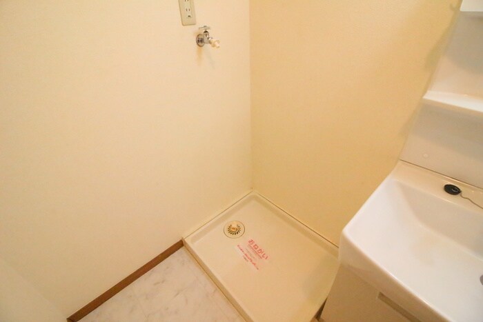 物件内観写真13　(洗濯機置場)