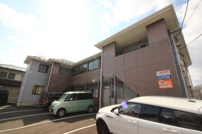 物件外観写真2　(エントランス部分)