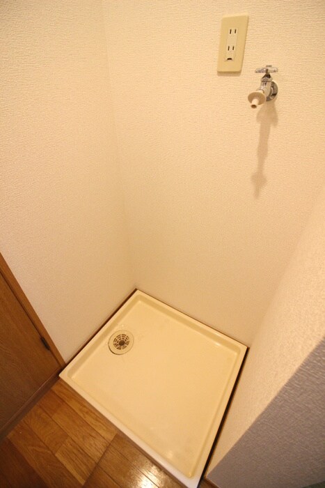 物件内観写真9　(洗濯機置場)