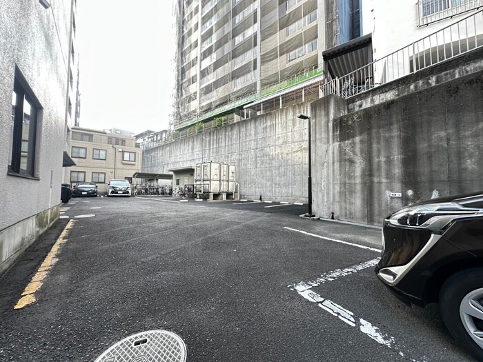 物件外観写真2　(駐車場)
