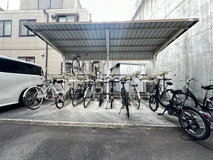 物件外観写真3　(駐輪場)