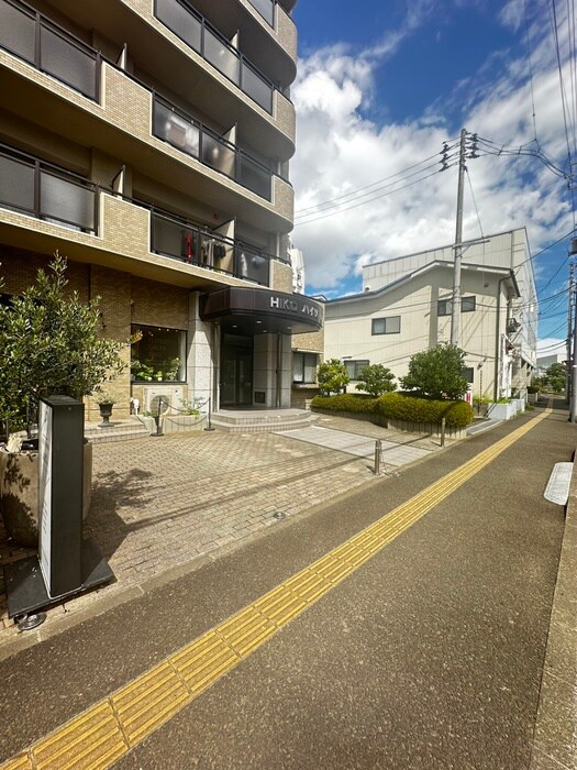 物件外観写真4　(エントランス部分)