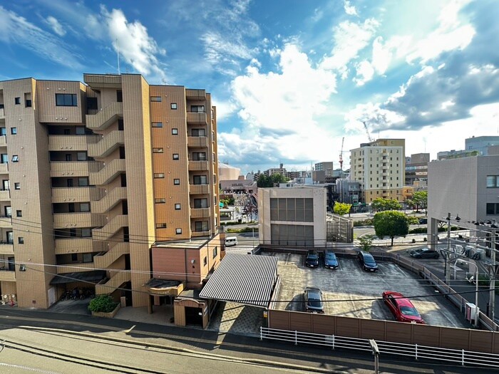 物件内観写真13　(室内からの展望)