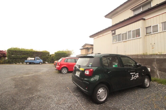 物件外観写真2　(駐車場)
