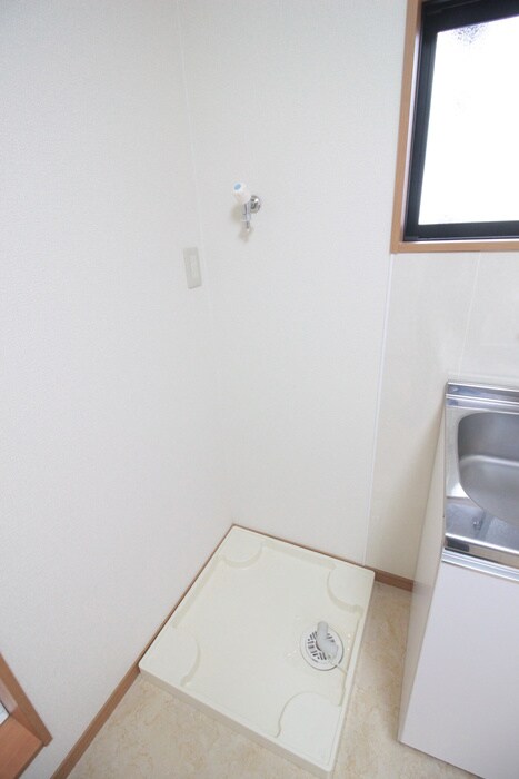 物件内観写真14　(洗濯機置場)